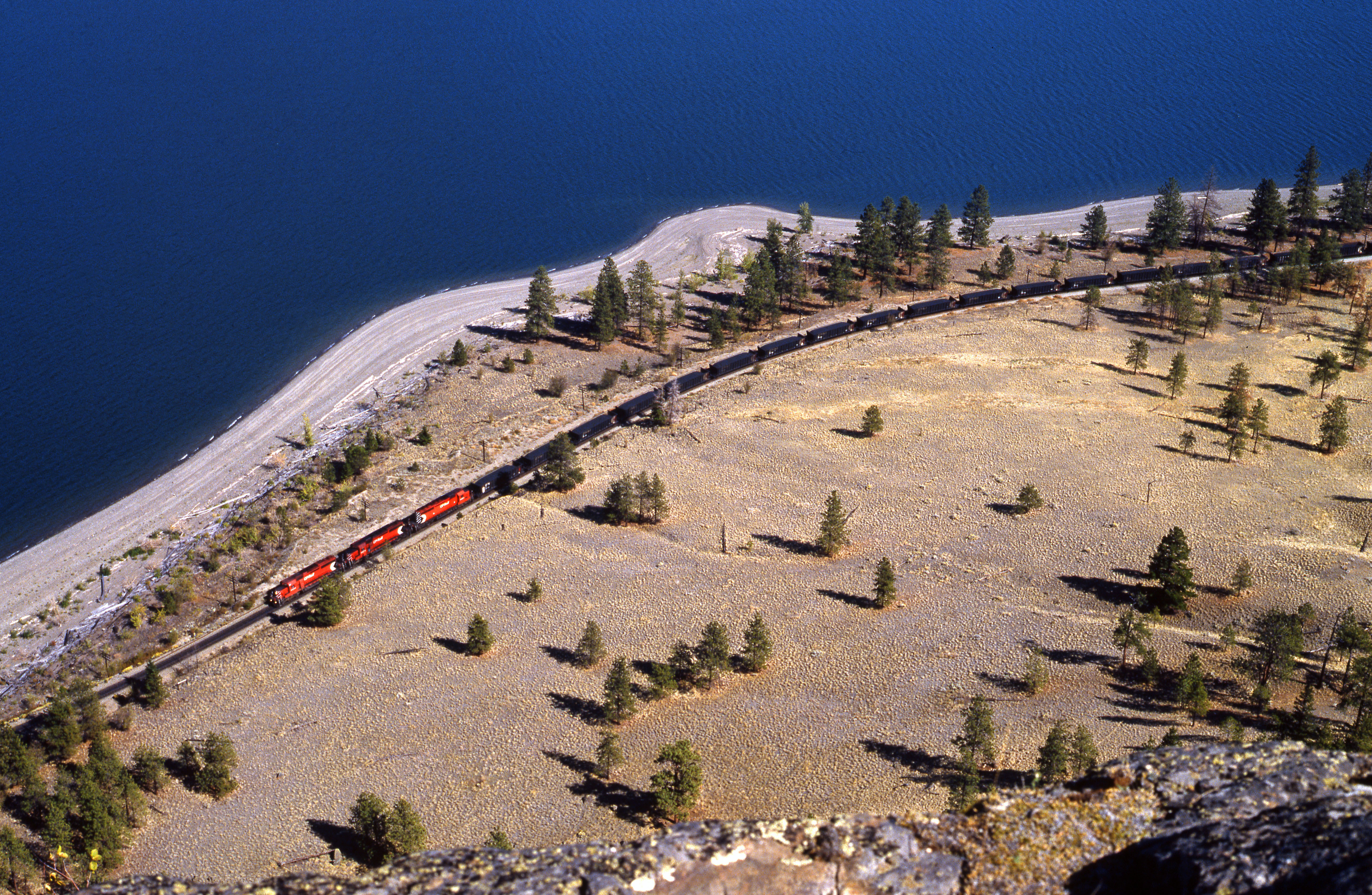 Railpictures Ca Peter Gloor Photo Westbound Cp Freight Running Along Kamloops Lakes South