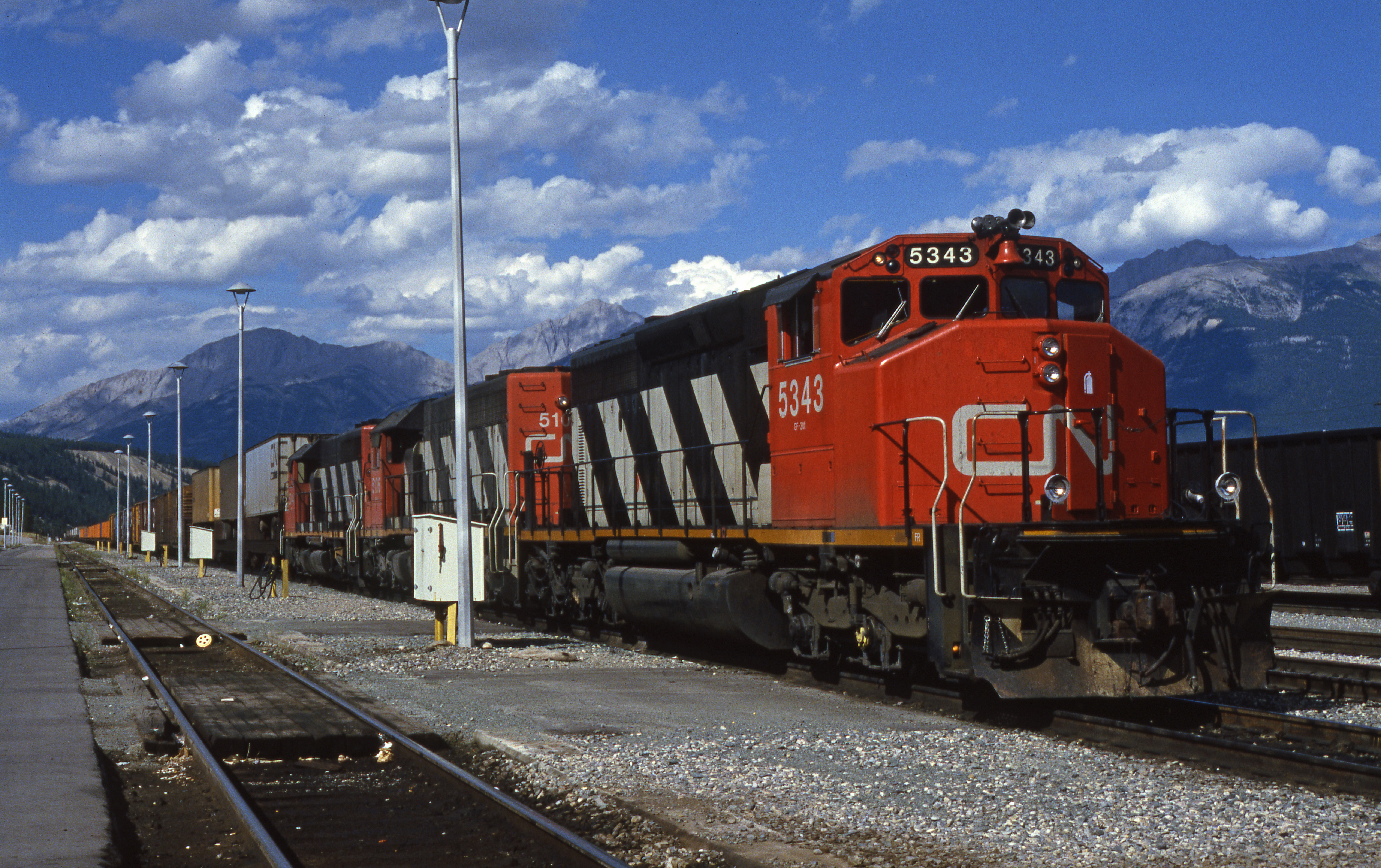 Railpictures Ca Peter Gloor Photo Westbound Freight Pausing At Jasper Ab Gmd Sd W