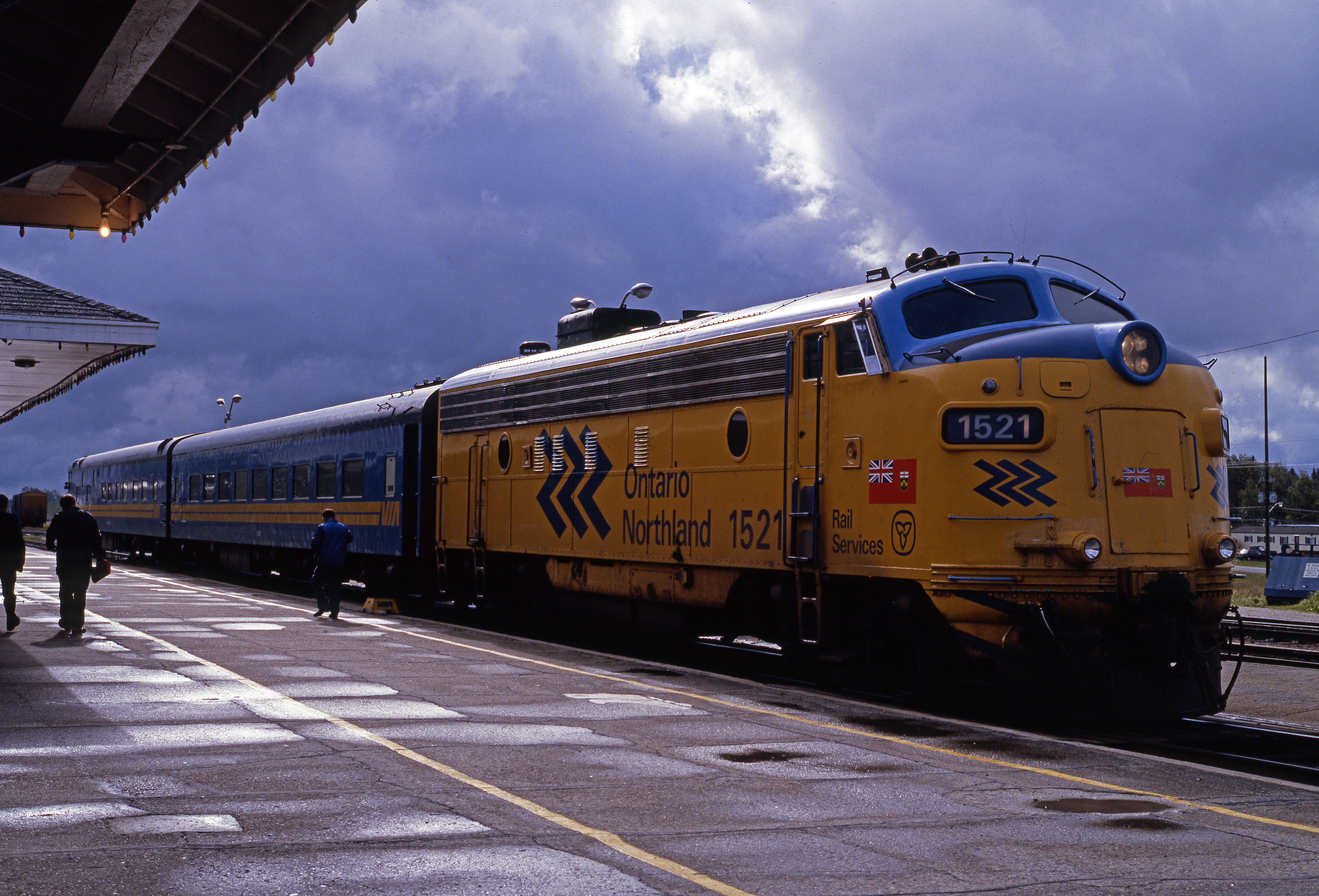 Railpictures.ca - Peter Gloor Photo: ONR train 129, the Northland, at