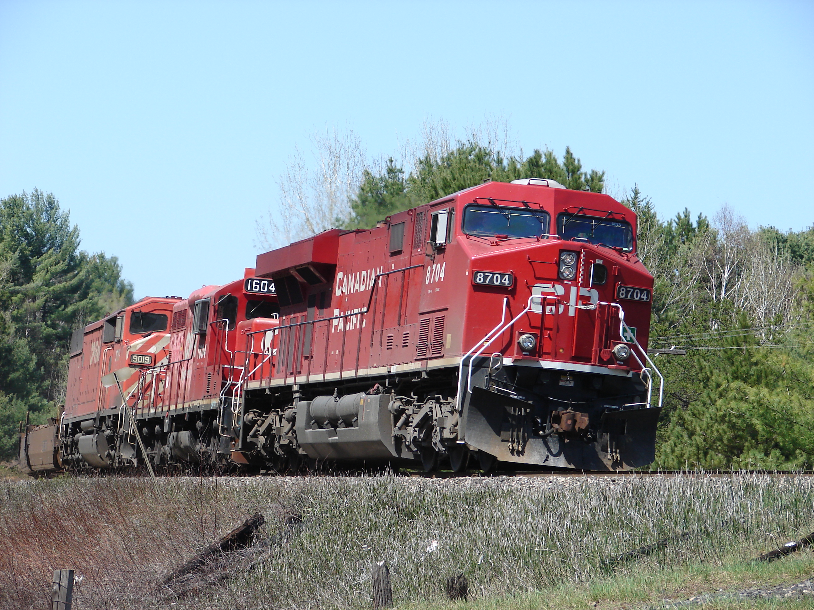 Railpictures.ca - Joshua Anderchek Photo: CP ES44AC 8704 leads an