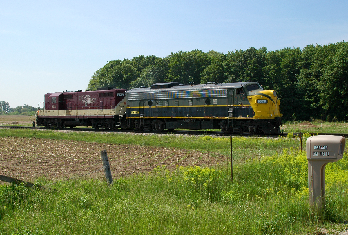 OSRX 6508 - OSRX 378 entering the Cami Automotive property to lift some autoracks