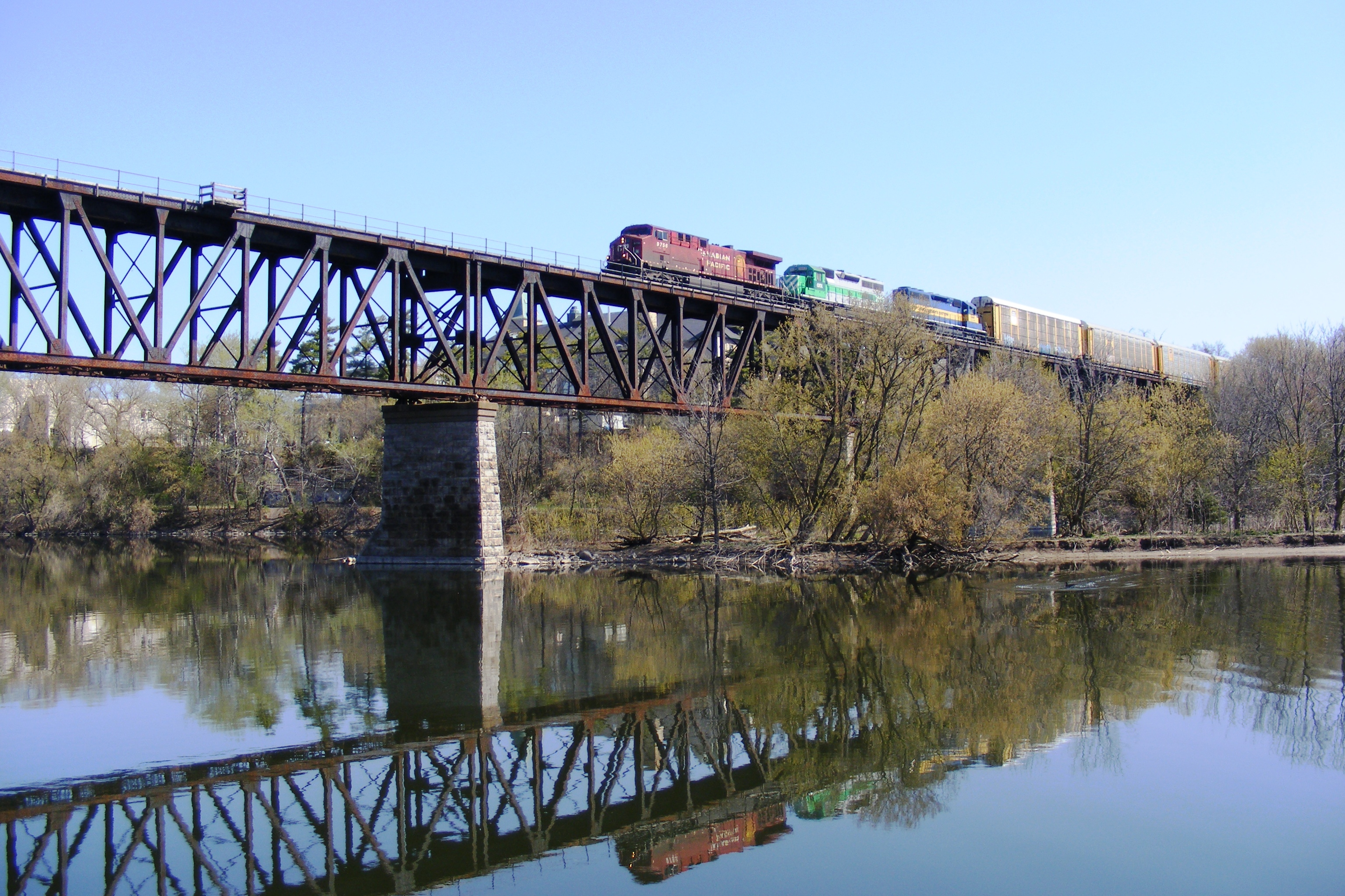 Railpictures Ca John Lowes Photo A Colourful Westbound Autorack Passes Over The Cambridge