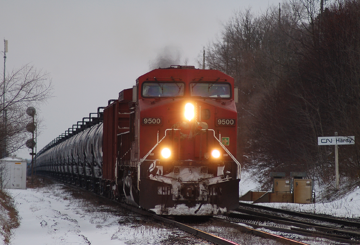 CN U711 climbing the grade out of Brantford with CP 9500 (leased to BNSF) leading the 97 car train