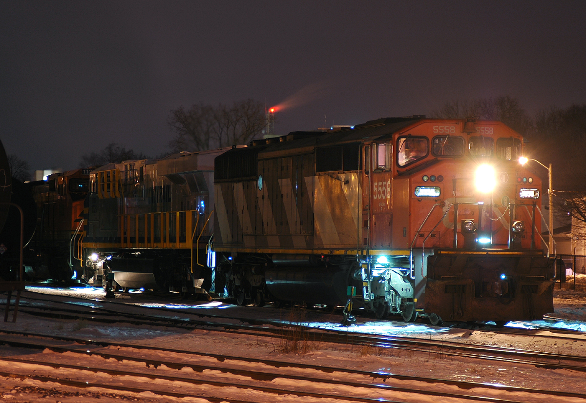 394 making a large set-off at Brantford withCN 5558 - CREX 1328 - BNSF 1123