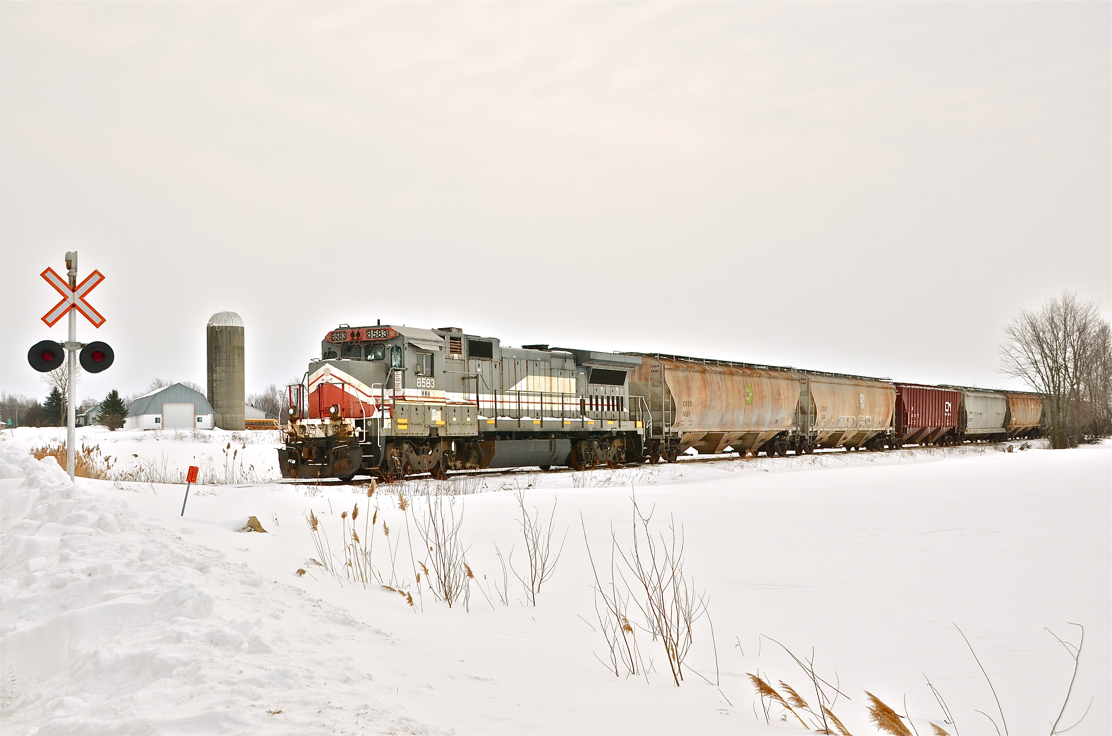 Railpictures.ca - Michael Berry Photo: Still stranded. MMA 8583 and the