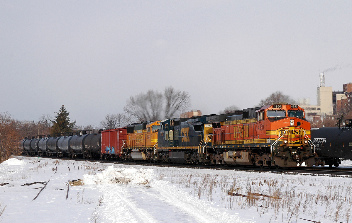 BNSF 4350 - CSXT 7743 - BNSF 8851 bring another train of "black gold" east through Brantford