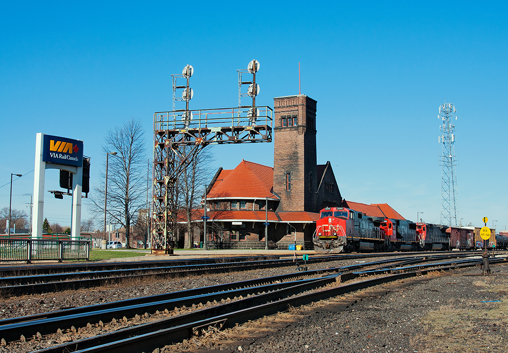 Taking a quick break working the 580 local out of Brantford, I decided to walk to the east end of the yard and snap off a few shots of CN 332 passing the old Grant Trunk station on it's way to Toronto.