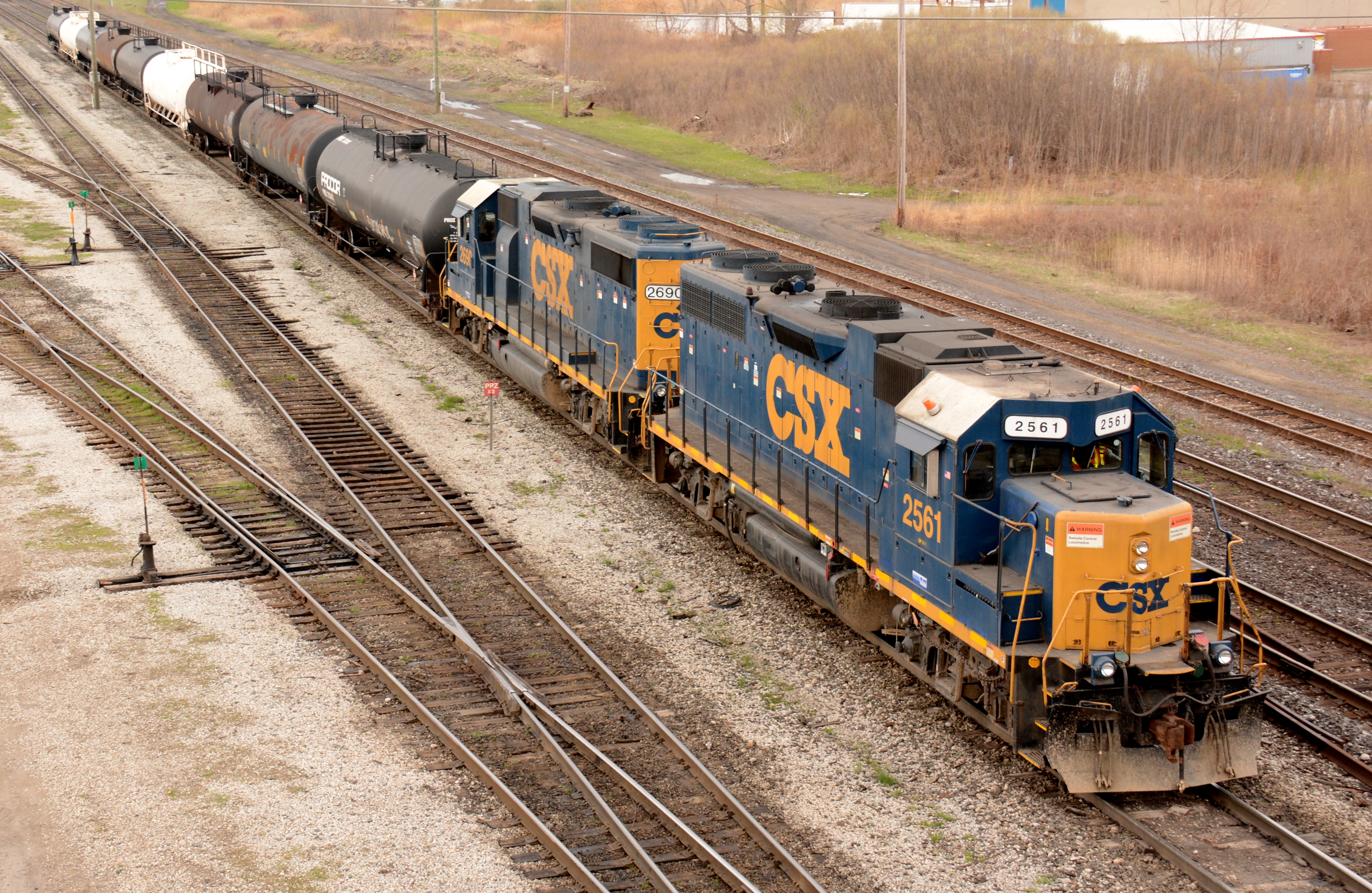 Railpictures Ca Marc Dease Photo Csx With Move Through The