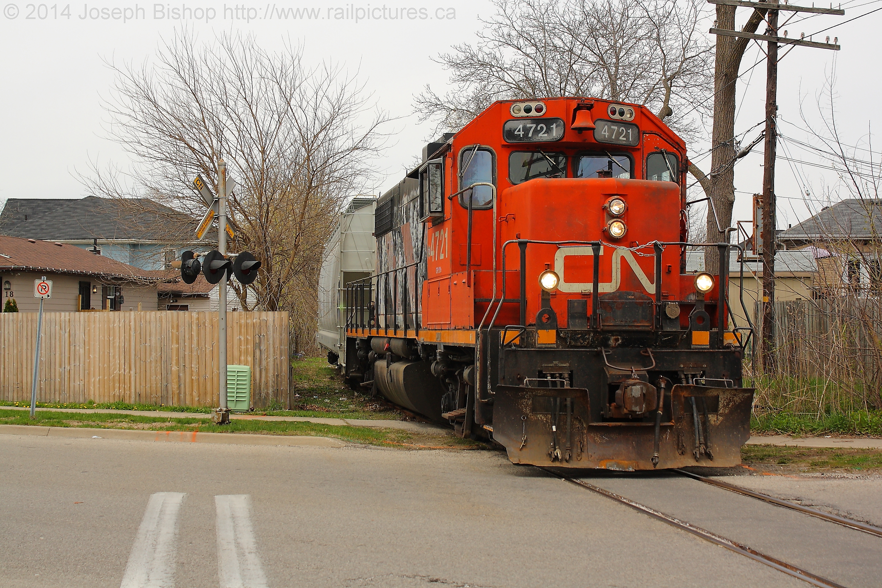 Railpictures Ca Joseph Bishop Photo Cn Leads A Single Hopper Down The Burford Spur They