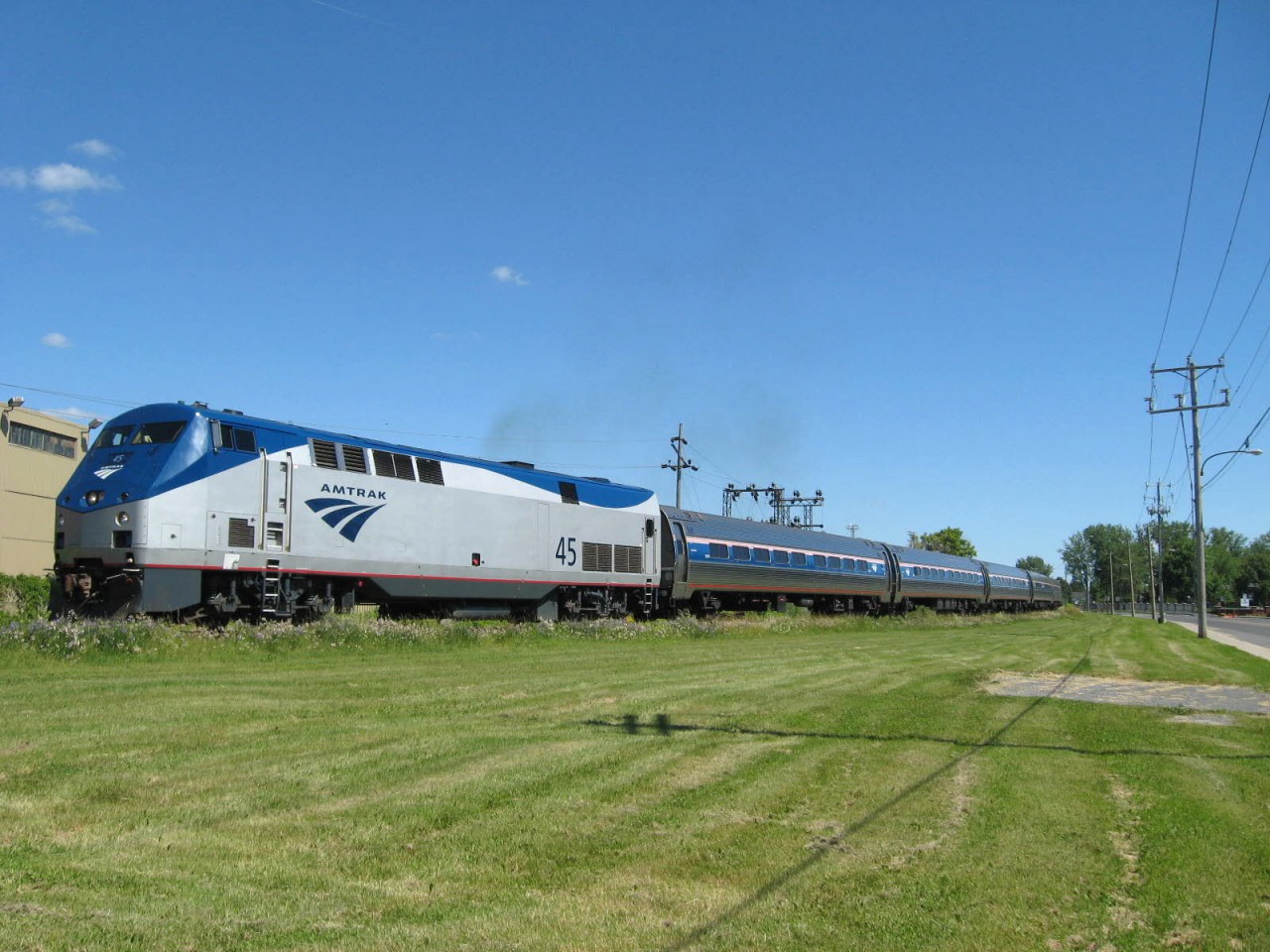 The 694 passed slowly , the curve in the downtown of st-Jean , on way to New York city !