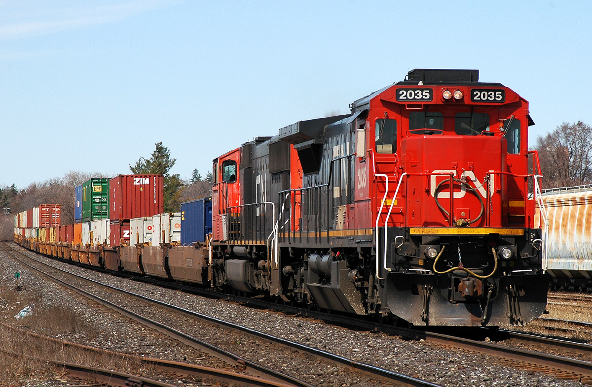 148 descends into Brantford with CN 2035 (ex-UP/CREX 9058) - CN 5687 and 135 cars