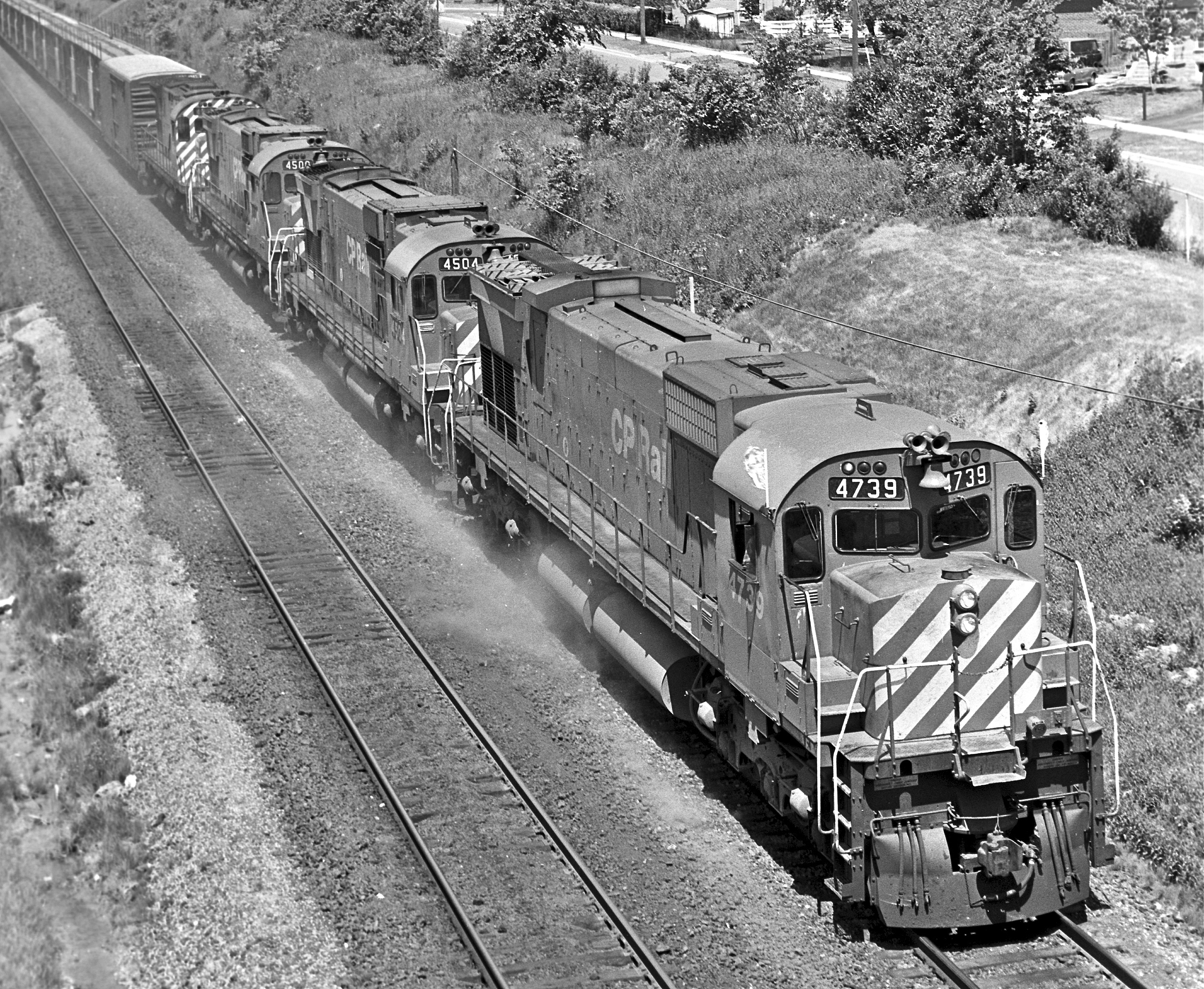 Railpictures.ca - Peter Newman Photo: With Her “Extra” Flags Straining ...