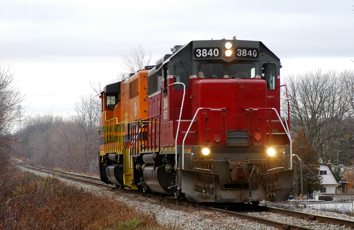 NECR 3840 - RLHH 3049 roll east out of Brantford towards Garnet on RLHH 599