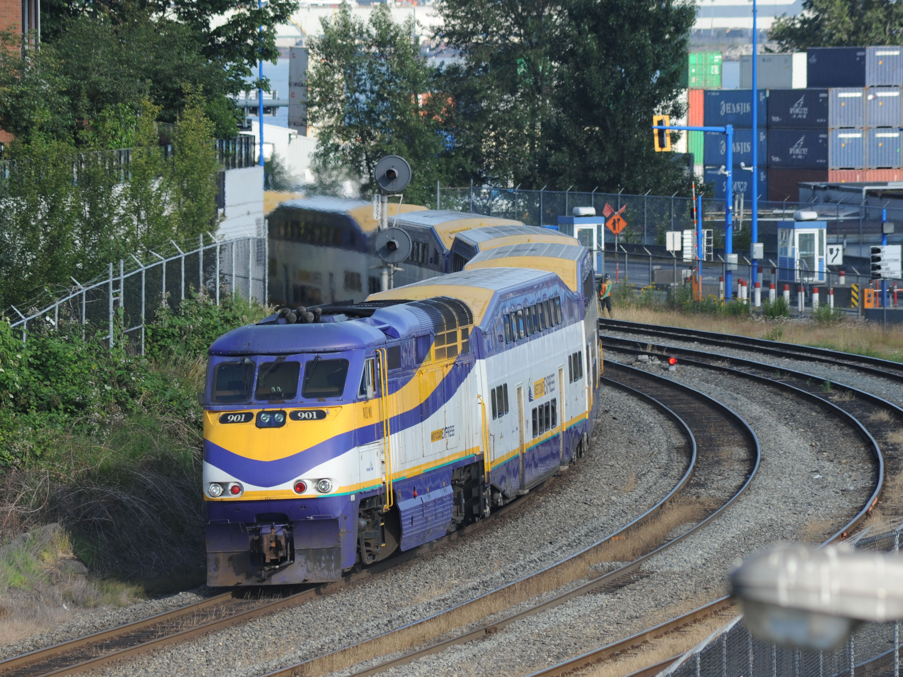 Railpictures Ca John Pittman Photo West Coast Express Fp Phi Unit Pushes A Morning