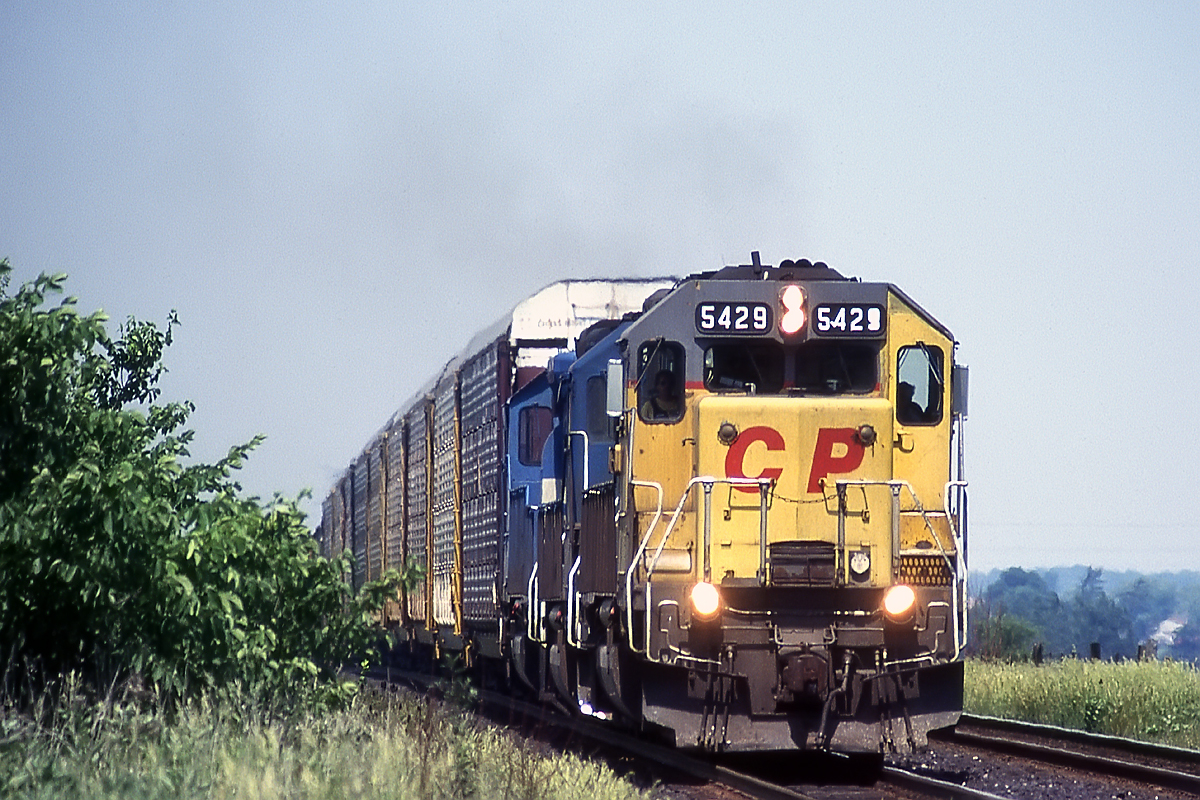 With no red to be seen, 3 EMD's heads west from the Hornby Dip