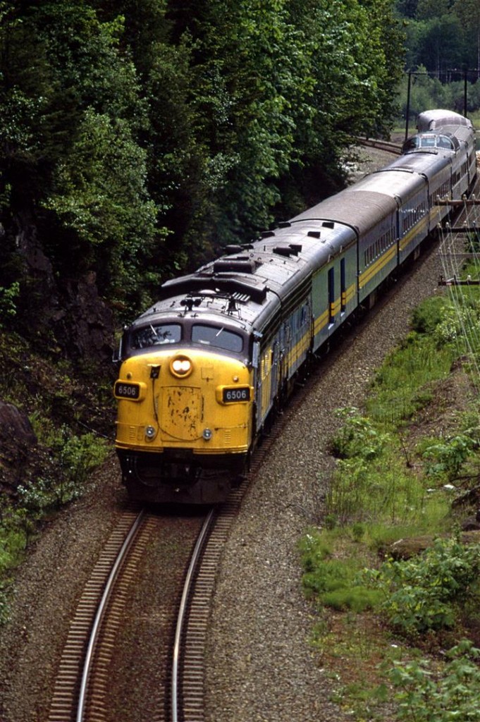 The "Super Continental" approaches Hope, BC, with a pretty beat up 6506 leading.