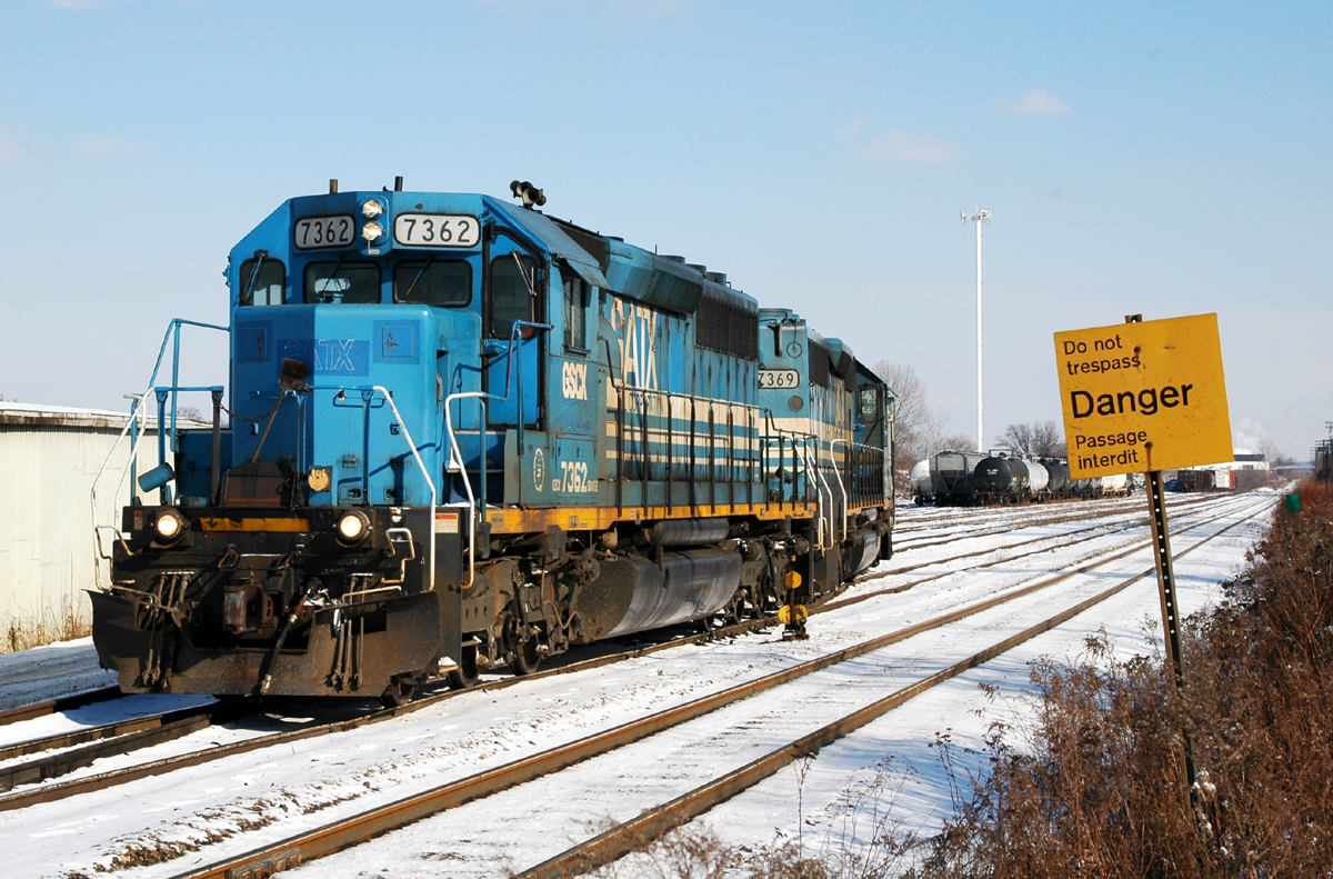 431 backing into the yard at Kitchener with GSCX 7362, GSCX 7369 and 2 cars