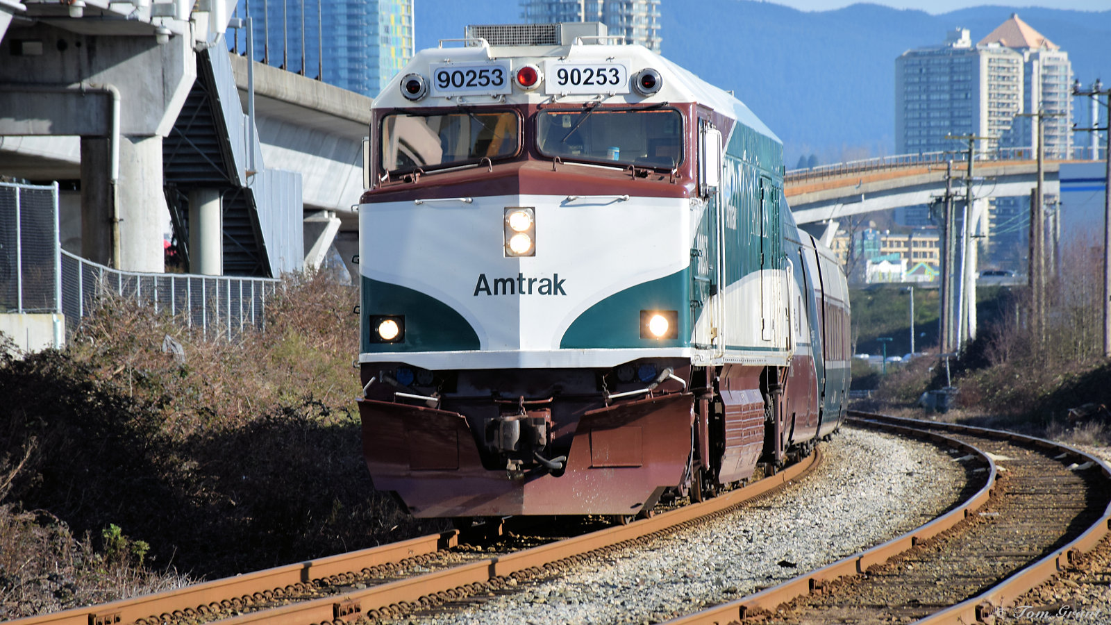 Railpictures.ca - ThosGee Photo: Amtrak Cascades From Seattle Entering ...