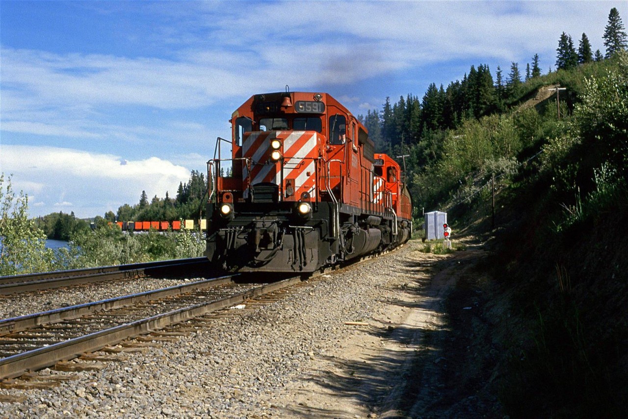 I am not entirely sure that this was the last photo that I took on this NiagaRail Day in North America. This westbound manifest is seen entering the siding at Brickburn which strongly suggests that there is something coming east. If I took a shot, and it wasn't screwed up, it is still with the ill-fated project.