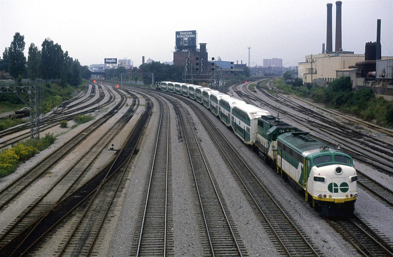 The 911 was still in service as a cab control car in 1986. Here, it is taking up the rear of a westbound train. It will lead for the return trip.
A lot of new ballast and signals had been installed since my last visit in 1980.