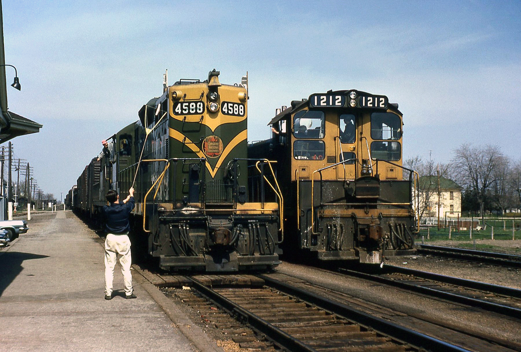 Railpictures.ca - Bill Thomson Photo: The Canadian National 