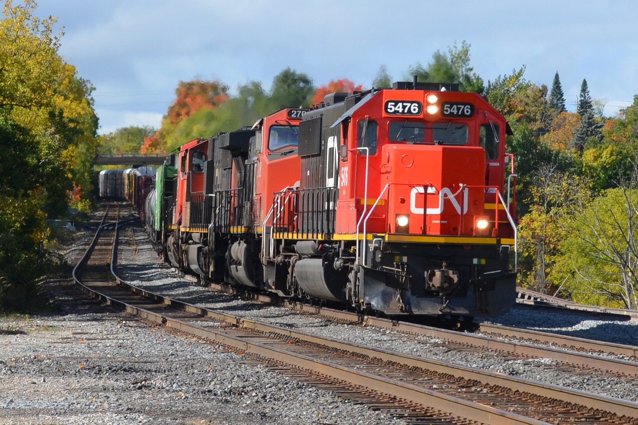 Only your "standard" shot as CN A422 glides through Georgetown with Q148 hot on its block