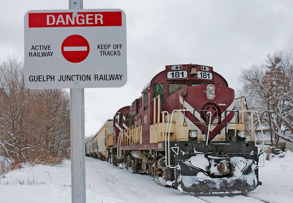 Last shift for 2016 This pair of MLW's sit on the mainline as we take a quick break before heading back to Guelph Jct with 6 empty hoppers from Traxxside.