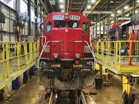 Ex CP 6411 and a Baltimore & Ohio original SD40 (#7500) DME 6096 gets some final needed adjustments so it can be transferred to foreign rails for its final journey to a recycler.