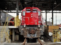 Ex CP SD40-2 hasn't left Agincourt yet and was moved to the "carport" allowing one more shooting opportunity. Now that the 2 remaining red barns have been inspected as well they all might be moved out this weekend.