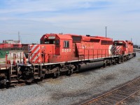 Another pair of SD40-2's shows up at Agincourt awaiting transfer to a east end recycling company.