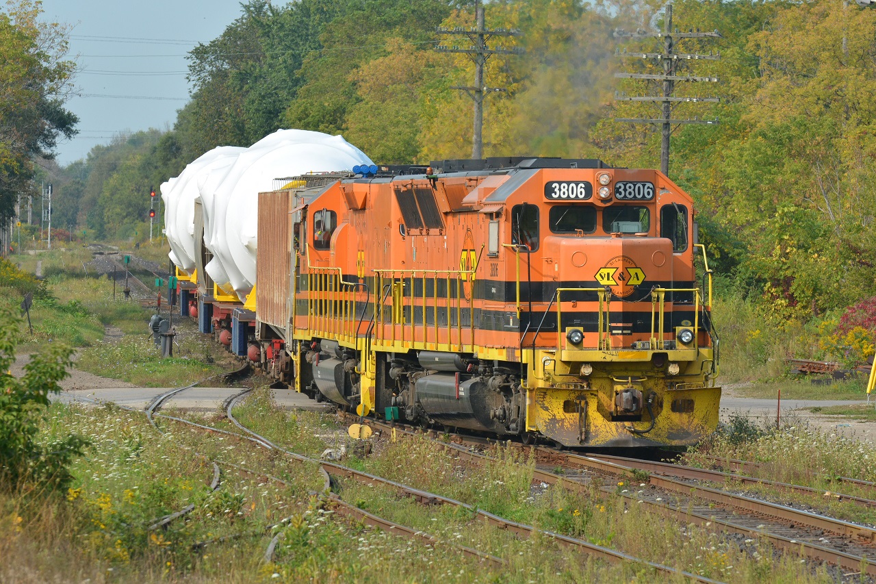 After an approximate 2 hour delay, the highly anticipated dimensional move is now underway reversing to the main line at Alma St. These 2 520 ton steam generators will be forwarded to CN at Georegetown, where CN will then be taking them to Hamilton to be loaded on a ship via SOR