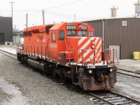 Parked by the "separator" building 6024 still looks good with it's nose stripes and class light assemblies.