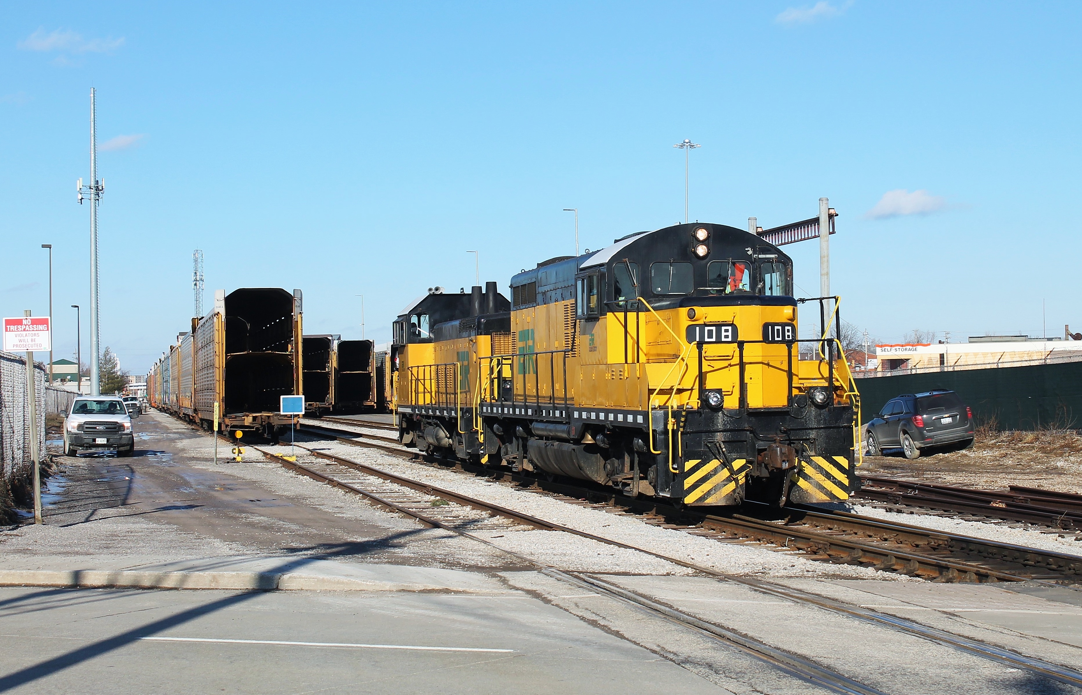 Railpictures.ca - Mike Molnar Photo: After working their newest customer,  MotiParkFCA, the crew of ETL 108 head back for their Lincoln Road shops  one crossing over from this crossing (Kildare). MotiPark is