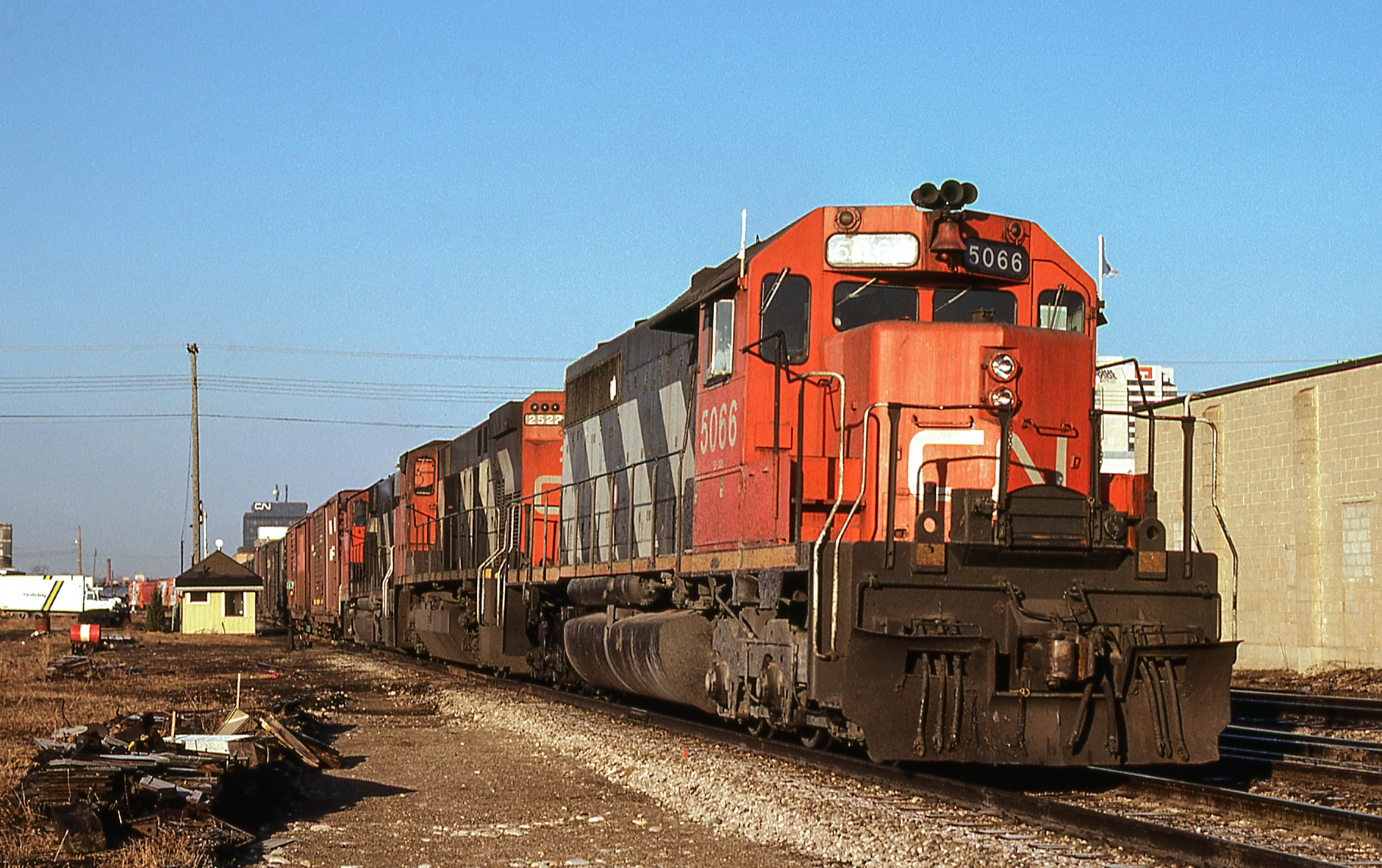 Railpicturesca Robert Farkas Photo Eastbound Cn 5066 Catches The