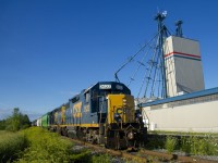 CSXT B786 is passing Dundee Feeds in Huntingdon with CSXT 2622 & CSXT 6095 for power. They will run around their train a bit ahead before shoving three hoppers into the spur here.