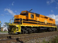 QGRY 2300 is heading back to its train as it gets ready to head up the St-Gabriel Spur. The Quebec Gatineau has a small yard here where this local job is based.