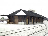 Not many of you will remember this station.  No wonder. It was torn down not long after I grabbed this shot in early 1977. I haven't the date handy, but it was gone by the end of the year. Those familiar with Milton can see
this was but a small town in 1977, and the condo building behind it might have been one of the very first of many that has turned the place into the city that it now is.
The station was at the end of Court St North, on the south side of the tracks. Built around 1910. Passenger service ended in 1968 and from then on in, I guess it awaited the wrecker's ball.
Pity the namesign is gone,(no I don't have it) as the one on the other end was still intact.