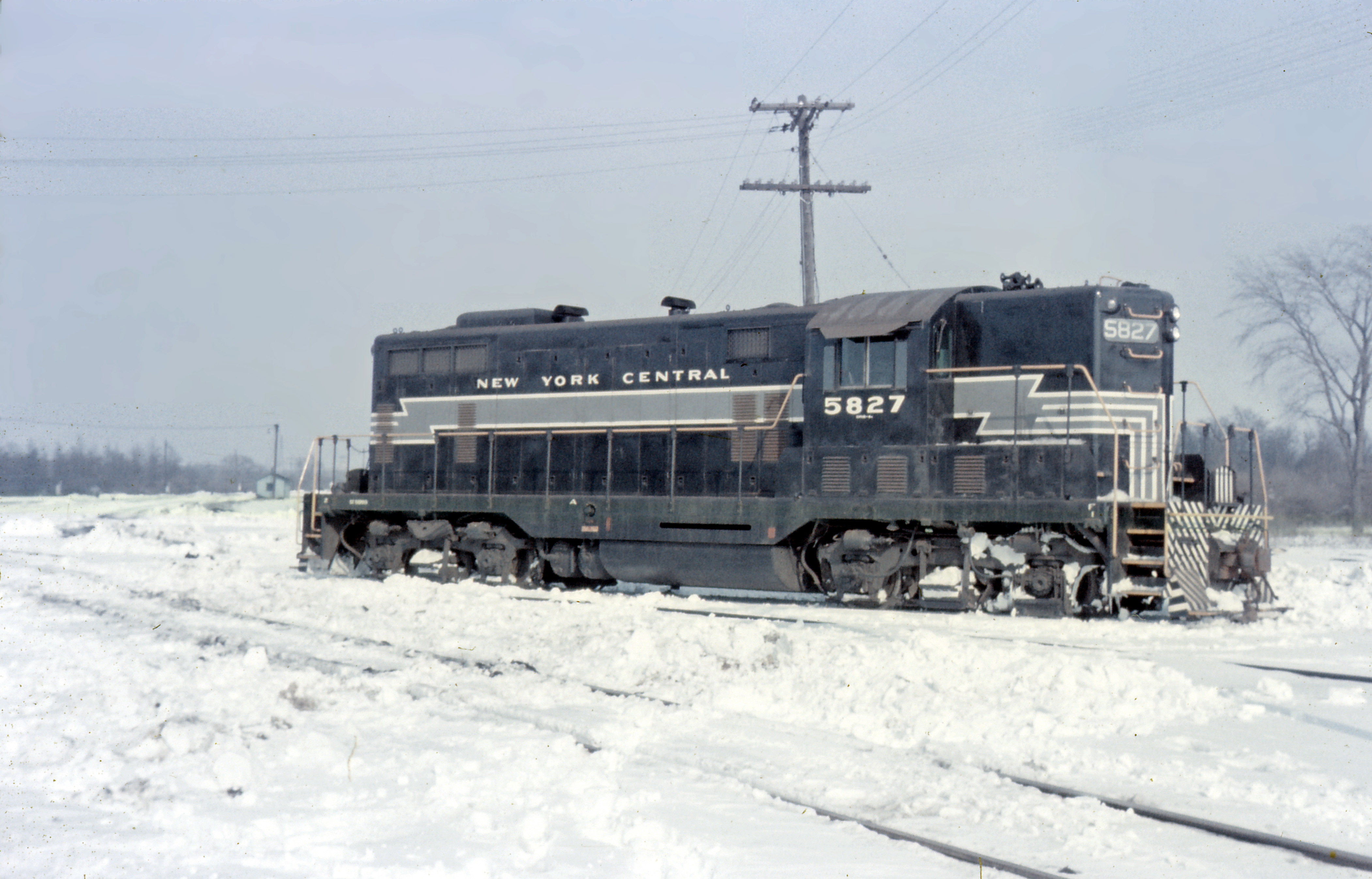 Railpictures.ca - Doug Page Photo: New York Central GP7 5827 idles