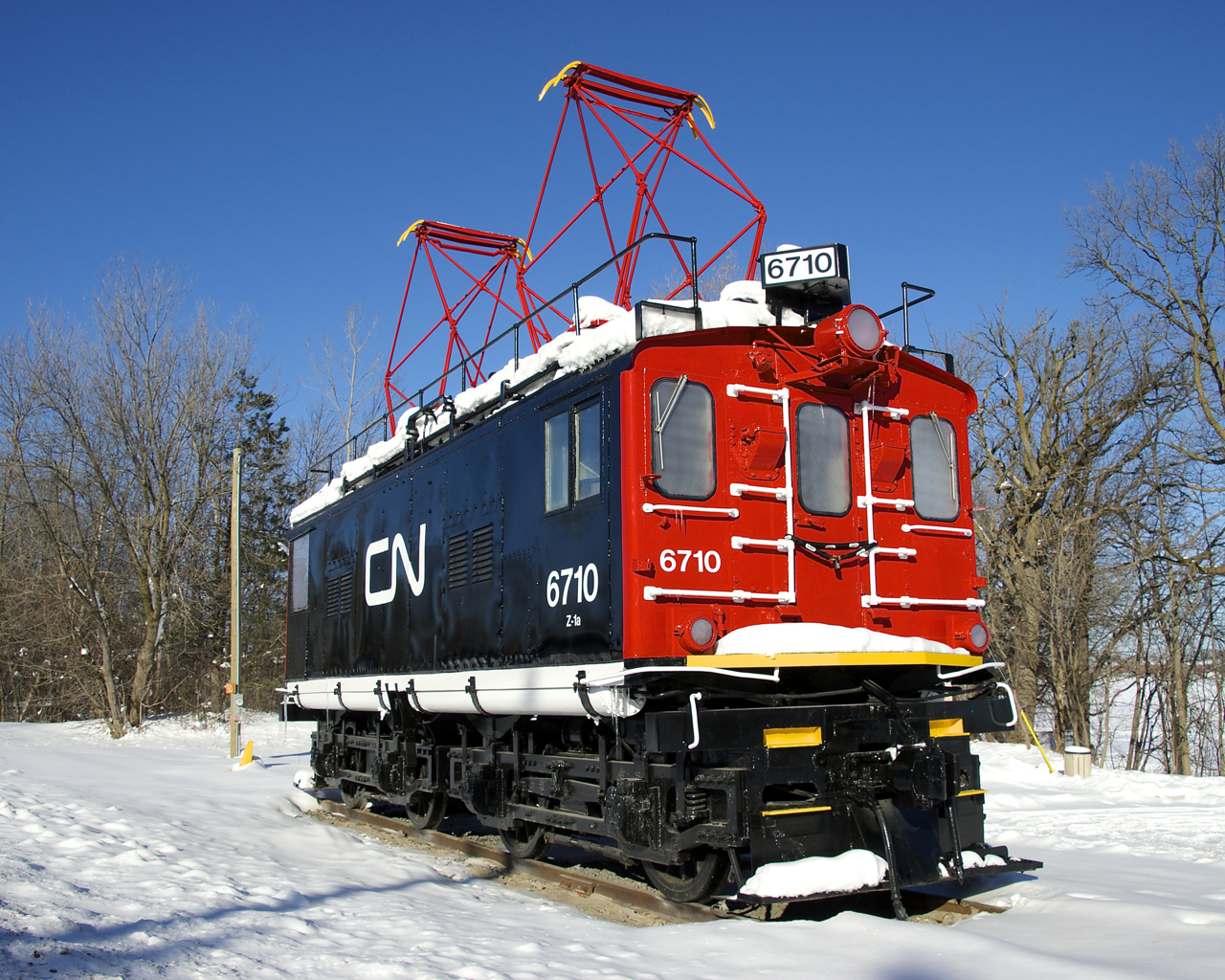 Preserved boxcab CN 6710 in the snow. It has been at this location a bit over a year now after being moved from near the Deux-Montagnes Station.