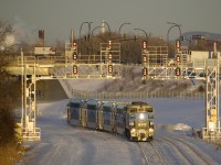 Some nice light bathes EXO 1207 as it passes under a pair of signal gantries half an hour before sunset with AMT 1340 and four multilevel coaches, on its way to Mascouche.