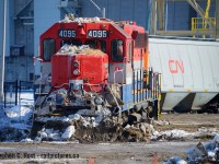 As many know on Feb 1 GEXR suffered a runaway  and derailment at the bottom of the infamous Goderich hill. Thankfully no one was hurt in this incident according to the OPP. RLK 4095 is quite damaged though, let's hope this rare straight GP40 is repaired for service.