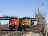 	CN 327 with the usual CSXT power is passing empty grain train CN 875, which has been at Dorval since the previous evening. Just after CN 327 passes a new crew will get onboard and get ready to take it west.