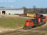 Before copious construction on the 401 began, here's a picture of 551 working Crawford Metals just off the Milton Town Spur (what remains of the old Milton sub) while Cndr. (at the time) Michael DaCosta walks the set up before departing.