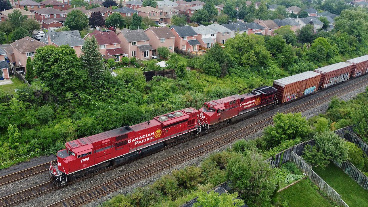 CP train 651 is dead in the water after the trailing GE died after blowing its engine. Oil can be seen all over the rear of the trailing engine and first boxcar. The location is west of Mavis drive in Cooksville. The crew was still on board.