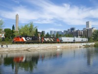 GTW 6226 & CN 4141 are shoving six grain loads to Ardent Mills, seen at right. The train is on the East Side Canal Bank Spur, which parallels the Lachine Canal on its north bank and only serves this one client.