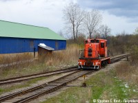 Returning after working Southern Yard, former Stelco GE 80T #7 now numbered 615 is about to cross Rusholme Road, as they are done for the day. It's a nice touch to see these switchers with Canadian flags flying, sometimes NSC does the same thing in Hamilton.