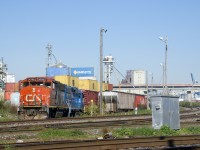 CN 4795 & GMTX 2257 shove boxcars and hoppers into Ray-Mont Logistics. At right are the two tracks of the Montreal Sub where VIA trains go to or from Central Station.