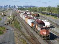 CN 522 has six cars for Saint-Jean-sur-Richelieu and CN 9555 & CN 4765 for power as it backs up on the St-Hyacinthe Sub. Soon it will use the crossovers at left to access the Rouses Point Sub.