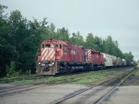 Like so many of us, I sure miss these beasts. The MLW M-636 behemoths back then ruled the day. The trailing SD40 looks so insignificant, although these days the fading numbers of SD40-2s are almost 'prized' by rail photographers.
The scene shows CP 4714 and 5543 coming up to the crossing at First Line west of Guelph Junction.