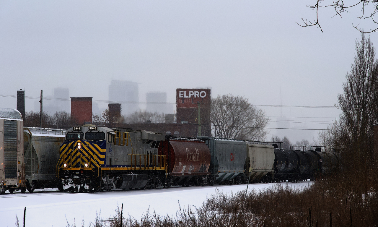 CN 305 passed parked counterpart CN 306 as it heads west in the snow with ex-CREX CN 3948 leading. CN 3948 is the ex-CREX 1428.